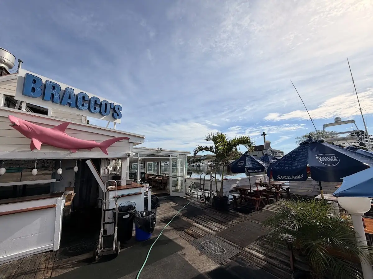 Brocco’s Clam and Oyster Bar in Freeport, NY
