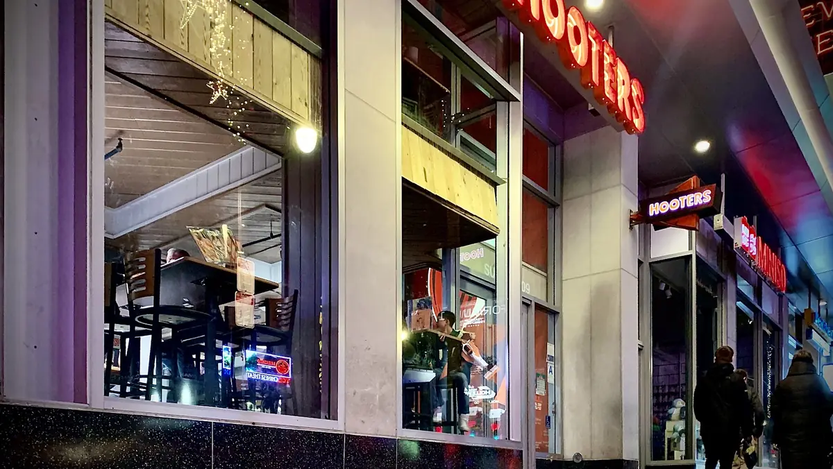 Hooters in Hollywood