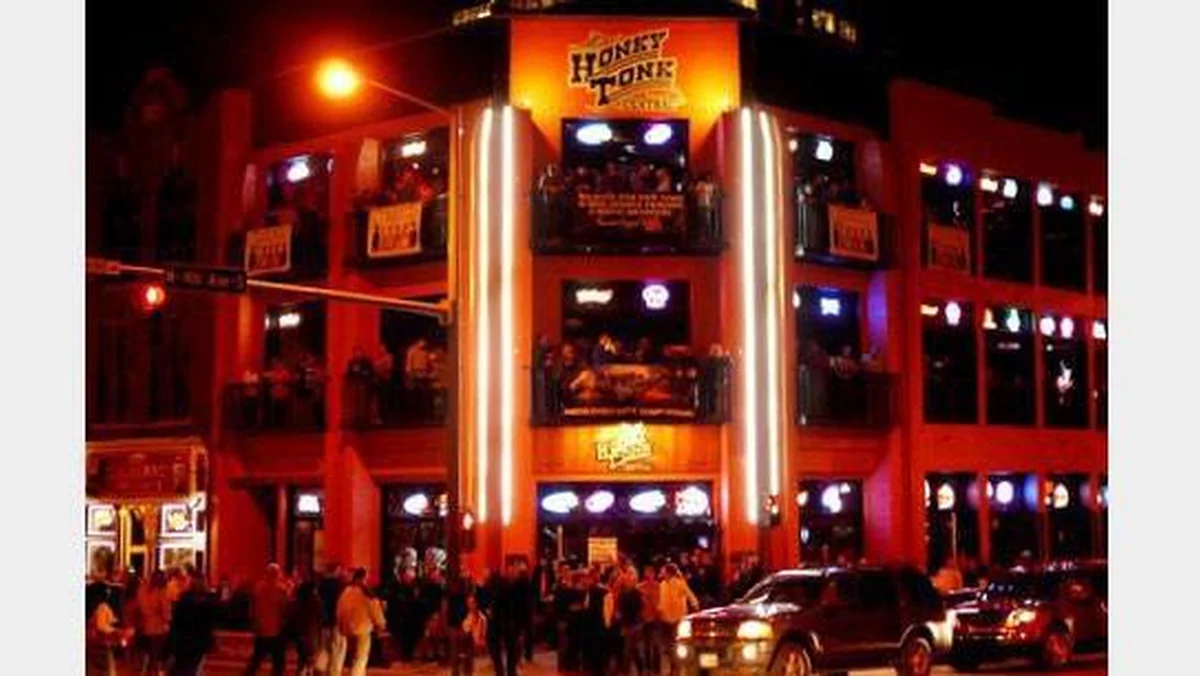 Honky Tonk Central in Nashville