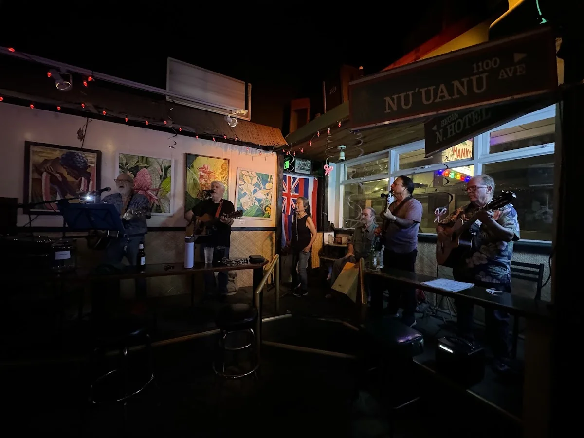 Hank’s Cafe in Honolulu, HI