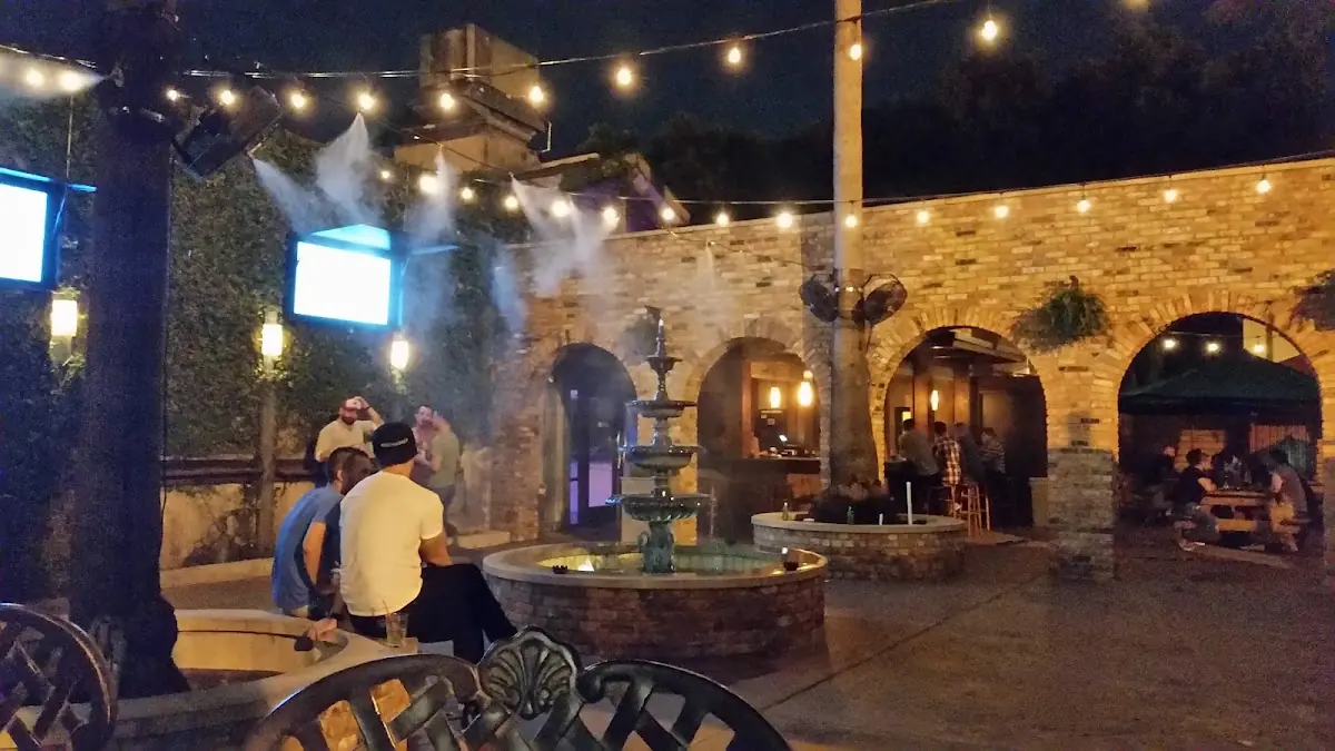 JR’s Bar & Grill in Houston, TX