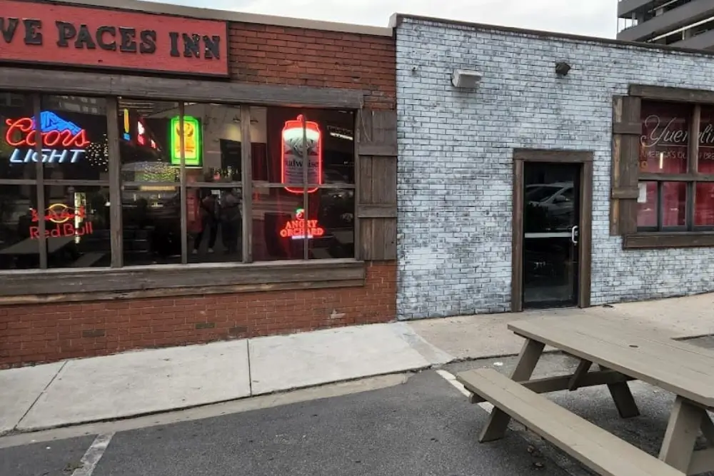 5 Paces Inn in Atlanta